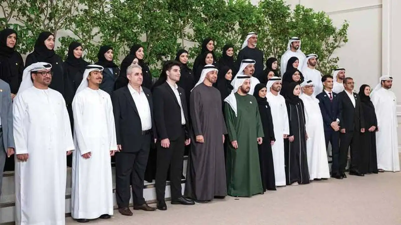 رئيس الدولة يؤكد أهمية تطوير التعليم في مسيرة تنمية الإمارات